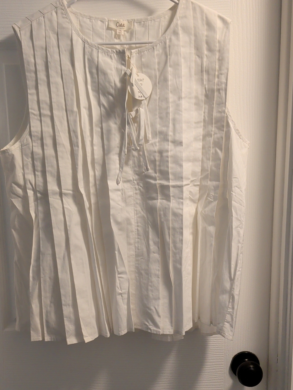 Oddi NWT XL Pleated Top White